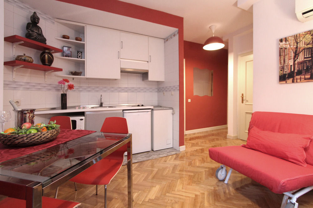 Apartamentos Goyescas Deco Мадрид Экстерьер фото